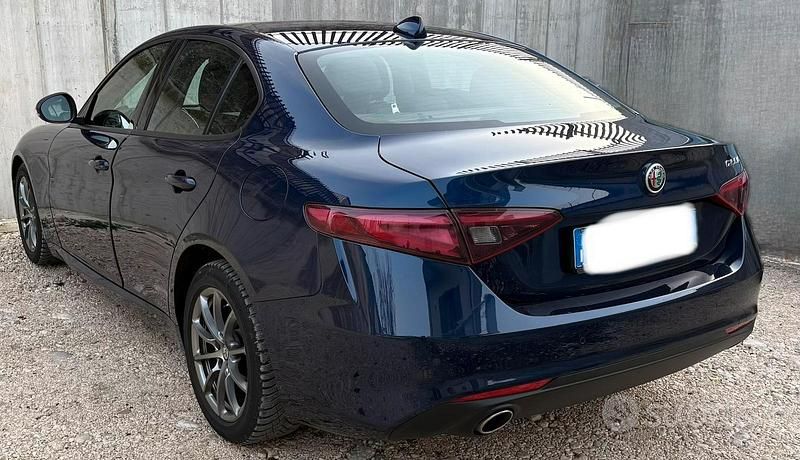 Blu Usata 2018 Alfa Romeo Giulia Super Tre volumi | 19.000 € (Buon prezzo) - Immagine 1/4