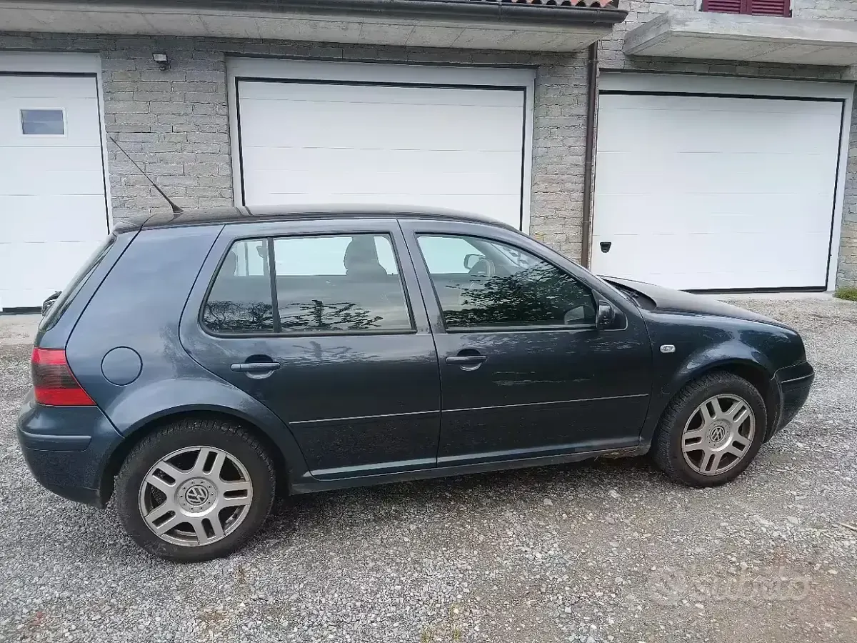 Usata VW Golf IV 105 CV (77 kW) 2002 Blu Berlina