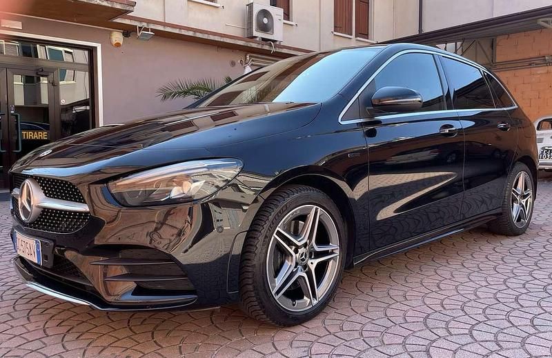 Nero Usata 2020 Mercedes B250e Premium Monovolume | 21.600 € (Buon prezzo) - Immagine 1/4