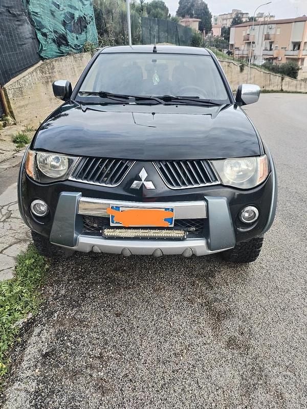 Usata Mitsubishi L200 167 CV (122 kW) 2008 Nero Pick-up