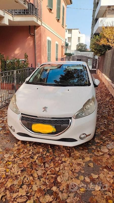 Usata 2013 Peugeot 208 Due volumi | 3750 € (Ottimo prezzo) - Immagine 1/4
