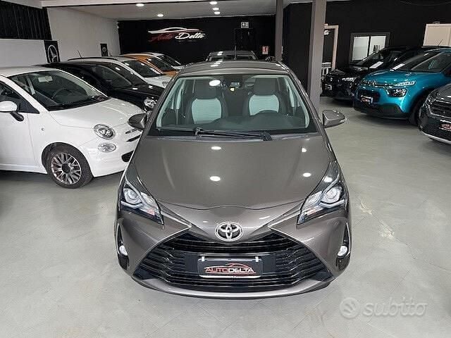 Usata Toyota Yaris Active 72 CV (52 kW) 2019 Grigio Berlina
