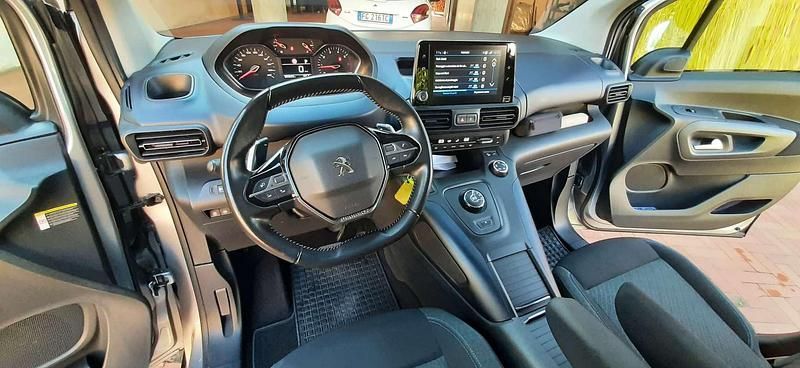 Usata Peugeot Rifter Allure 131 CV (96 kW) 2020 Grigio Monovolume