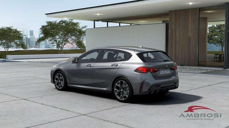 Nuova BMW 118 M Sport 150 CV (110 kW) 2026 Skyscraper grey metallic Utilitaria