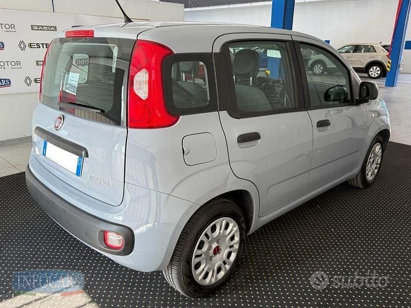 Usata Fiat Panda 70 CV (51 kW) 2022 Grigio pastello Utilitaria