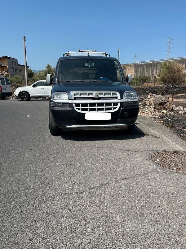 Usata Fiat Doblò Dynamic 105 CV (77 kW) 2005 Blu Monovolume
