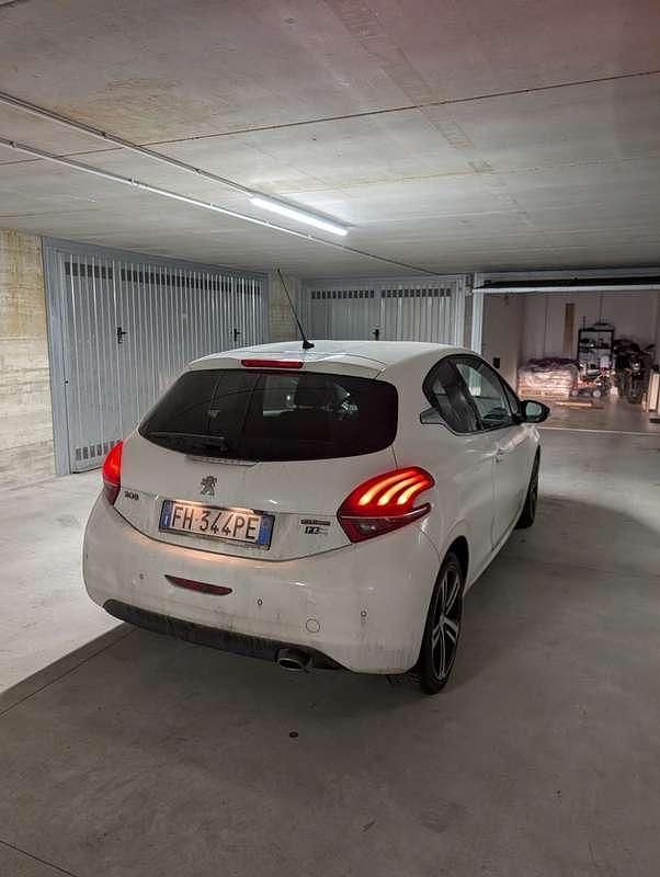 Usata Peugeot 208 GT-line 99 CV (72 kW) 2017 Utilitaria