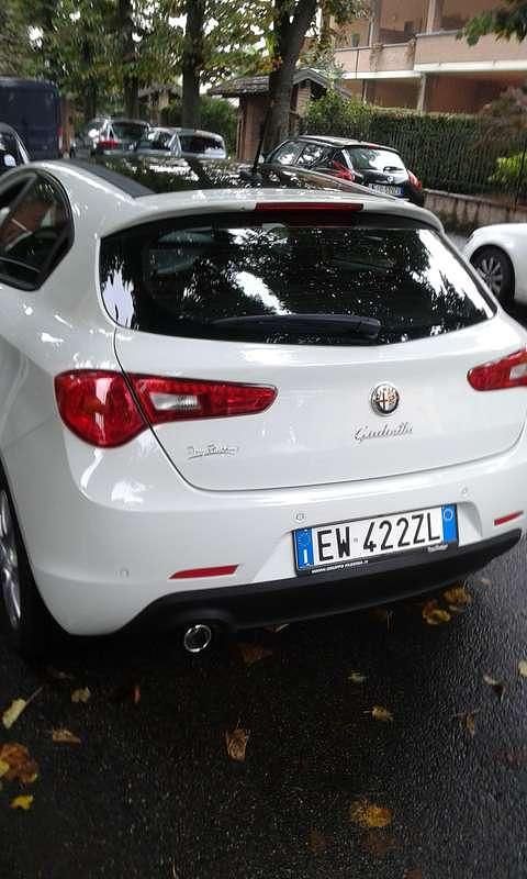 Usata Alfa Romeo Giulietta Distinctive 105 CV (77 kW) 2014 Bianco Utilitaria