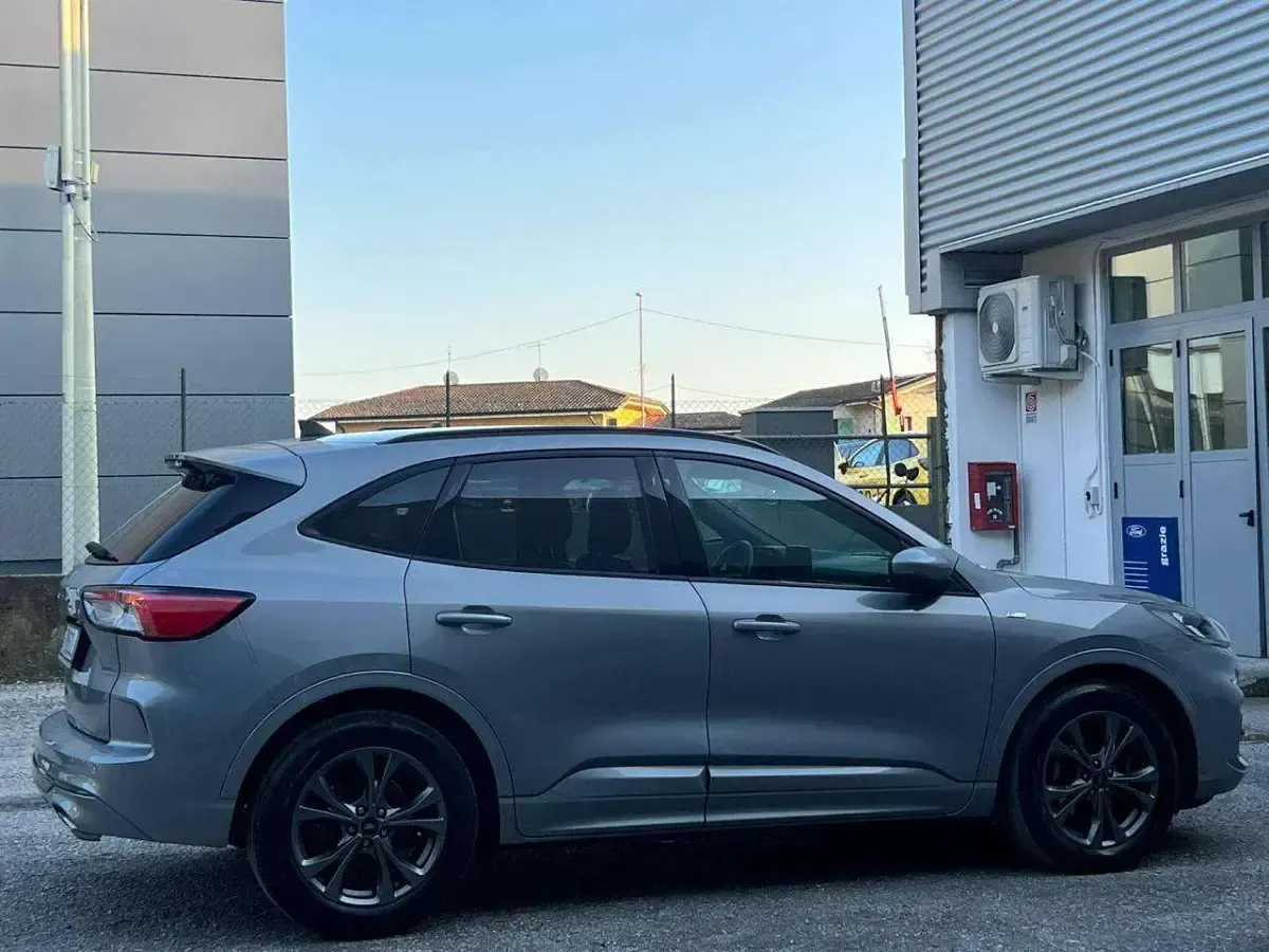 Usata Ford Kuga ST-Line X 120 CV (88 kW) 2022 Grigio SUV