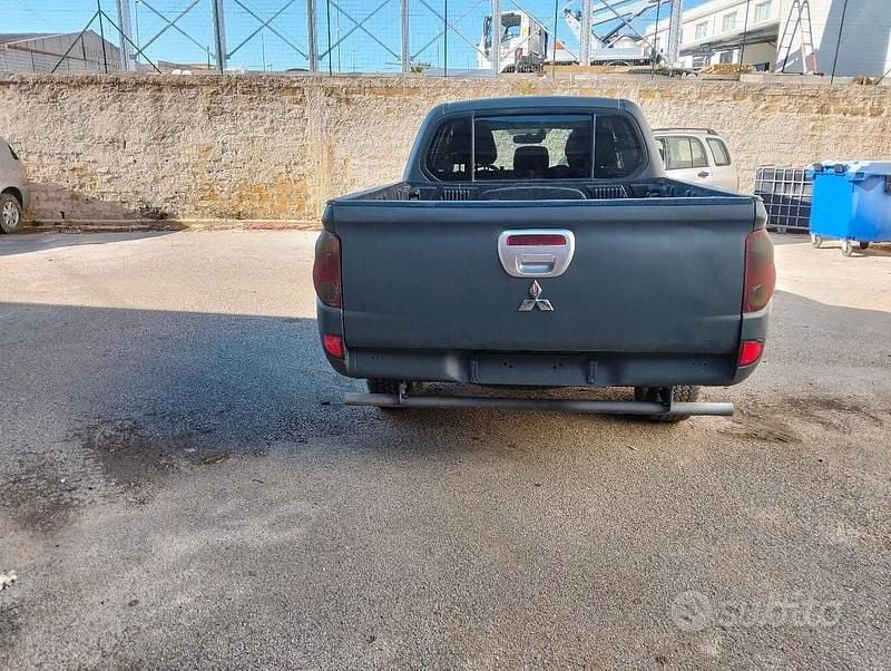 Usata Mitsubishi L 178 CV (130 kW) 2010 Grigio SUV