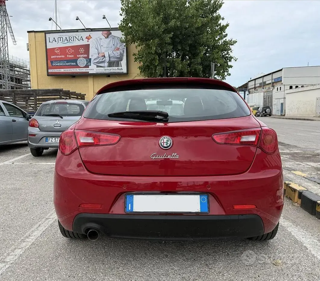 Usata Alfa Romeo Giulietta 120 CV (88 kW) 2014 Rosso Utilitaria