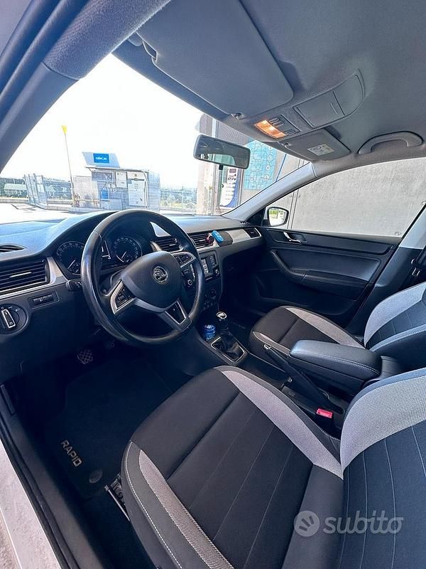 Usata Skoda Rapid 122 CV (89 kW) 2018 Bianco Berlina