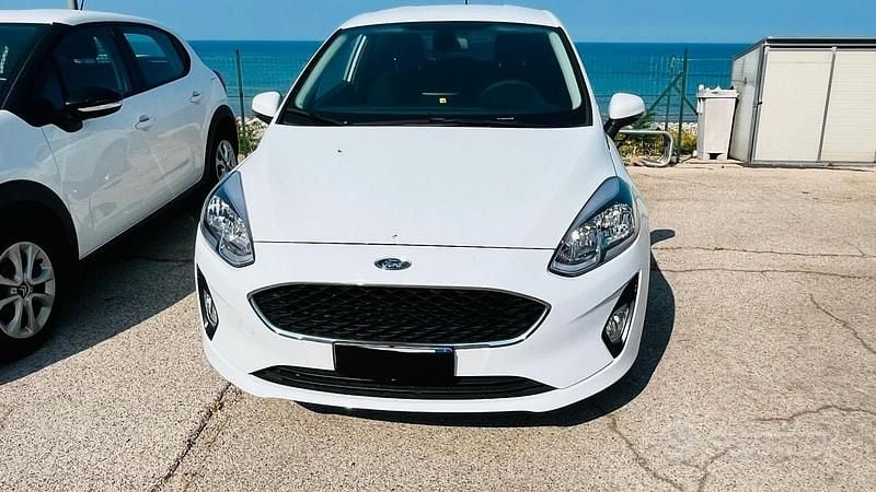 Bianco Usata 2020 Ford Fiesta Tre volumi | 7900 € (Super prezzo) - Immagine 1/4