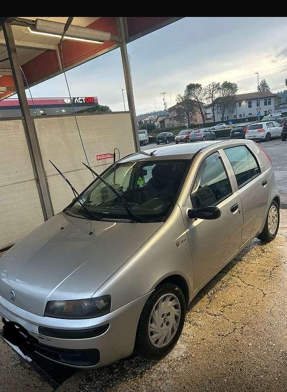 Usata Fiat Punto 80 CV (58 kW) 2002 Utilitaria