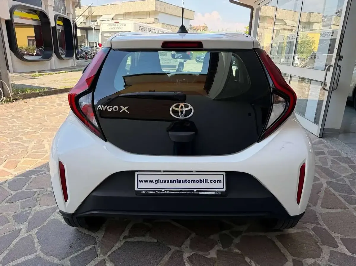 Usata Toyota Aygo X Active 72 CV (52 kW) 2022 Bianco SUV