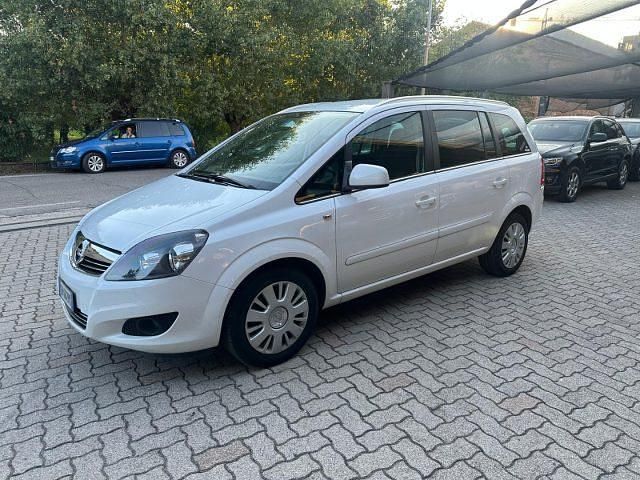 Usata Opel Zafira 150 CV (110 kW) 2013 Bianco Monovolume