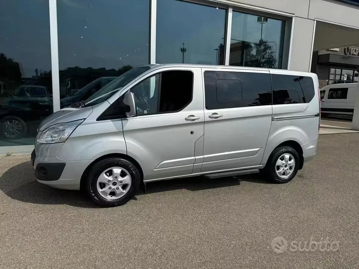 Usata Ford Tourneo Custom Titanium 131 CV (96 kW) 2017 Grigio Furgone