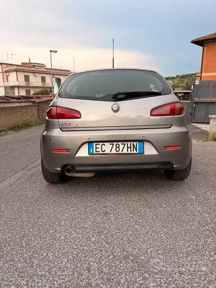 Usata Alfa Romeo 147 120 CV (88 kW) 2010 Grigio Utilitaria