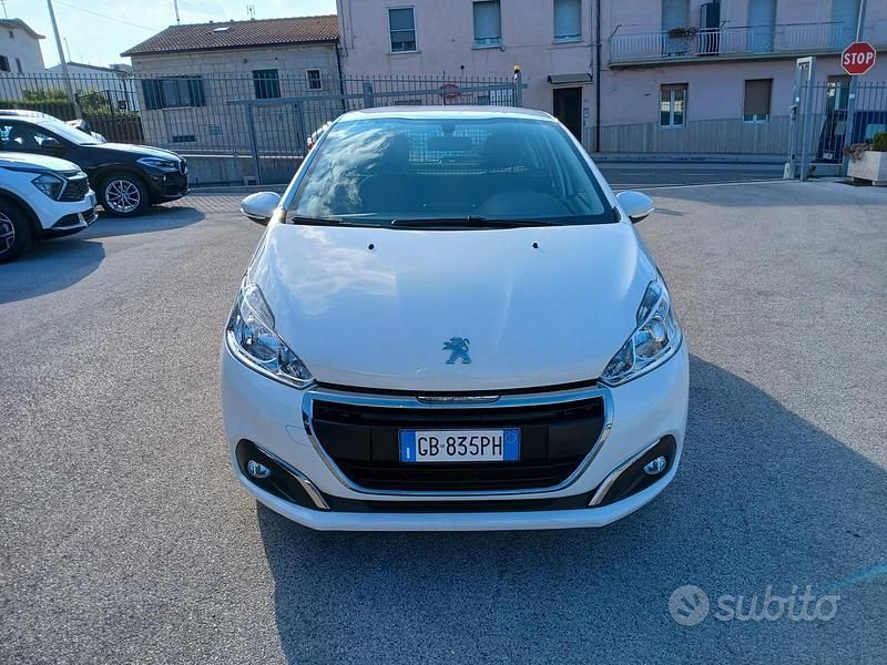 Usata Peugeot 208 102 CV (75 kW) 2020 Bianco Utilitaria