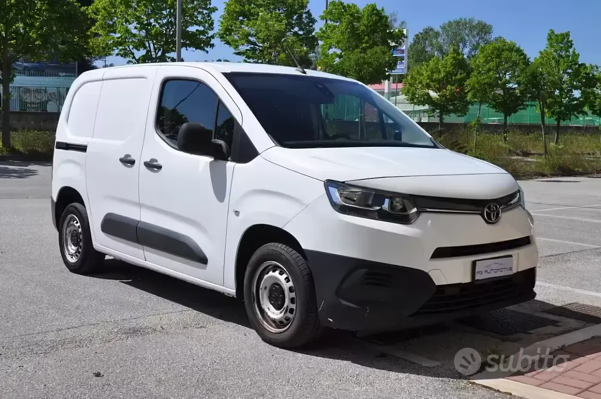 Usata Toyota Proace City Active 76 CV (55 kW) 2021 Bianco Monovolume