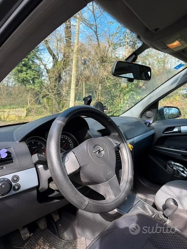 Usata Opel Astra 101 CV (74 kW) 2004 Grigio Utilitaria