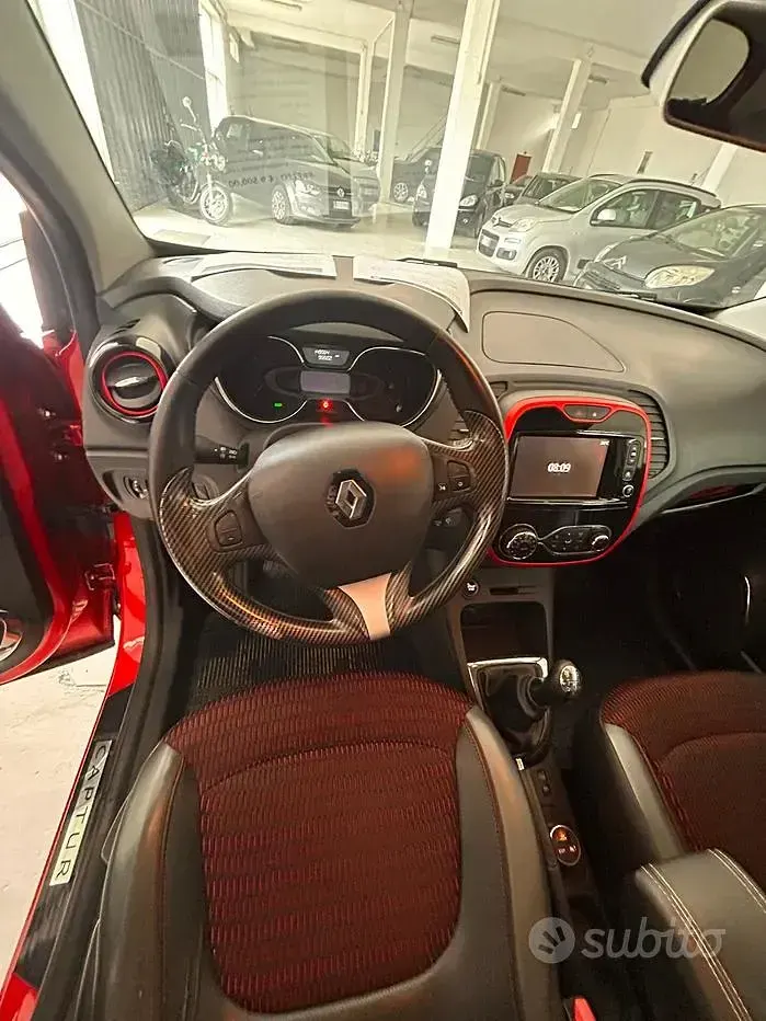 Usata Renault Captur Life 90 CV (66 kW) 2017 Rosso SUV