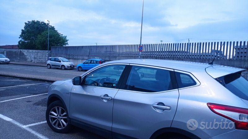 Usata Nissan Qashqai 131 CV (96 kW) 2014 Grigio SUV