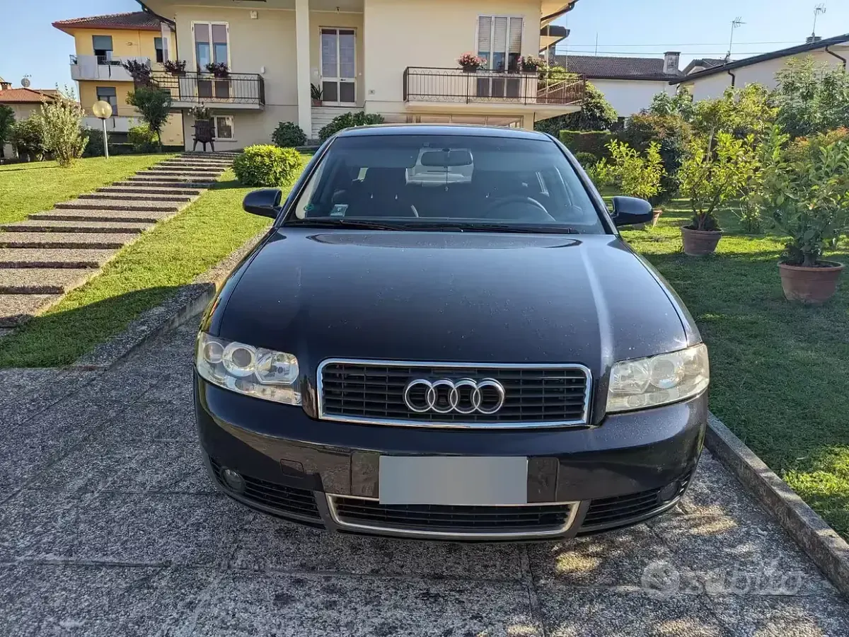 Usata Audi A4 130 CV (95 kW) 2002 Blu Berlina