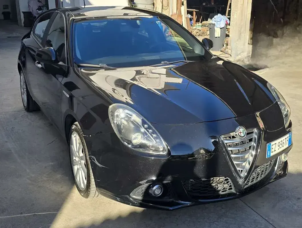 Usata Alfa Romeo Giulietta Distinctive 120 CV (88 kW) 2015 Nero Utilitaria