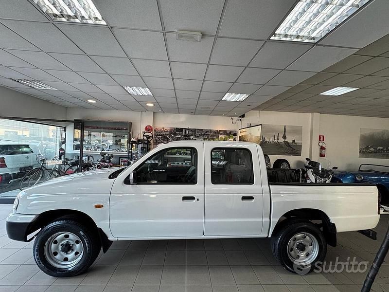 Usata Mazda BT-50 100 CV (73 kW) 2004 Bianco Pick-up