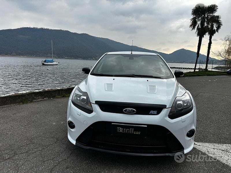 Usata Ford Focus RS 305 CV (224 kW) 2009 Bianco Berlina