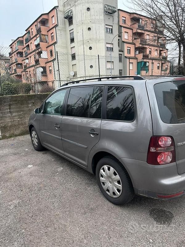 Usata VW Touran 2009 Grigio Monovolume