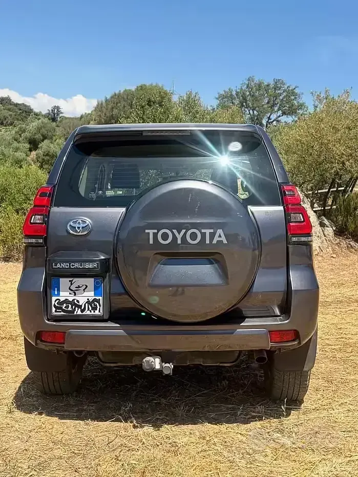 Usata Toyota Land Cruiser 204 CV (150 kW) 2022 Grigio Station wagon