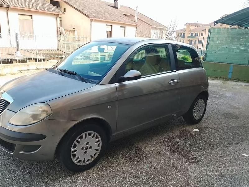 Usata Lancia Ypsilon 75 CV (55 kW) 2005 Utilitaria