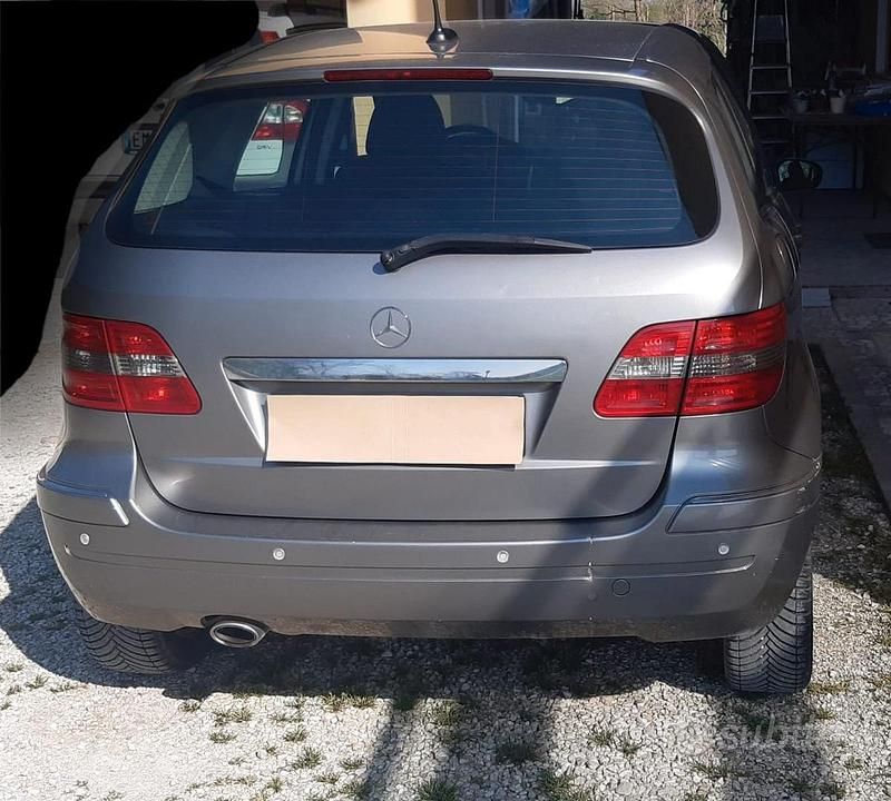 Usata Mercedes B200 140 CV (102 kW) 2008 Grigio Monovolume