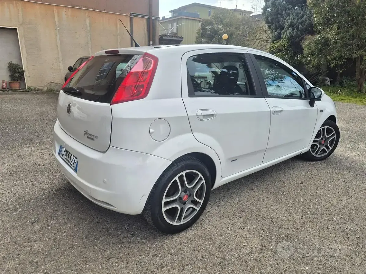 Usata Fiat Grande Punto 95 CV (69 kW) 2006 Bianco Utilitaria