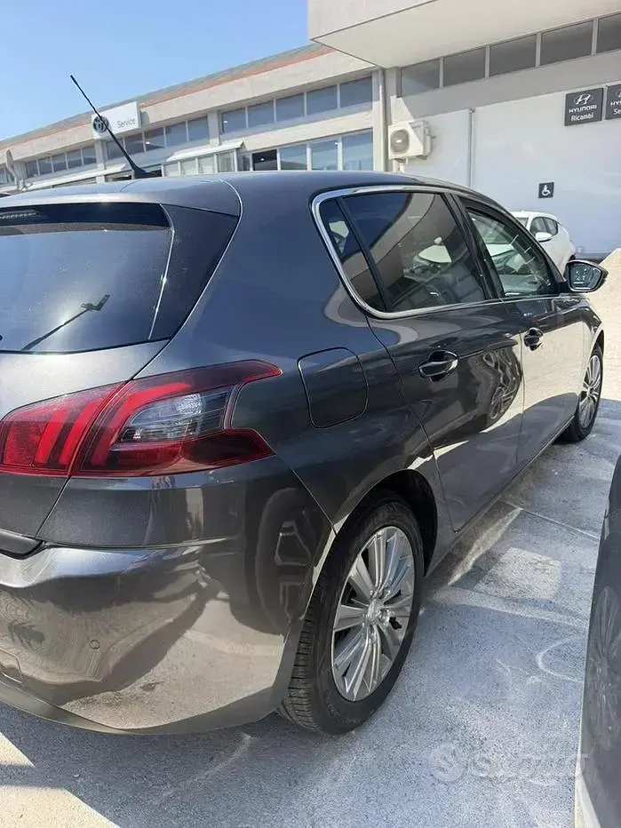 Usata Peugeot 308 110 CV (80 kW) 2021 Berlina