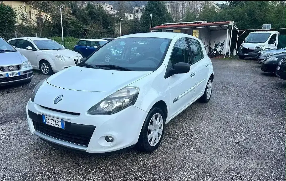 Usata Renault Clio II 72 CV (52 kW) 2010 Berlina