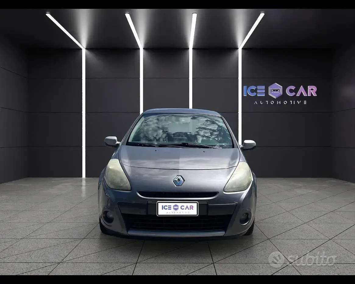 Usado Renault Clio II 75 CV (55 kW) 2009 Gris Berlina