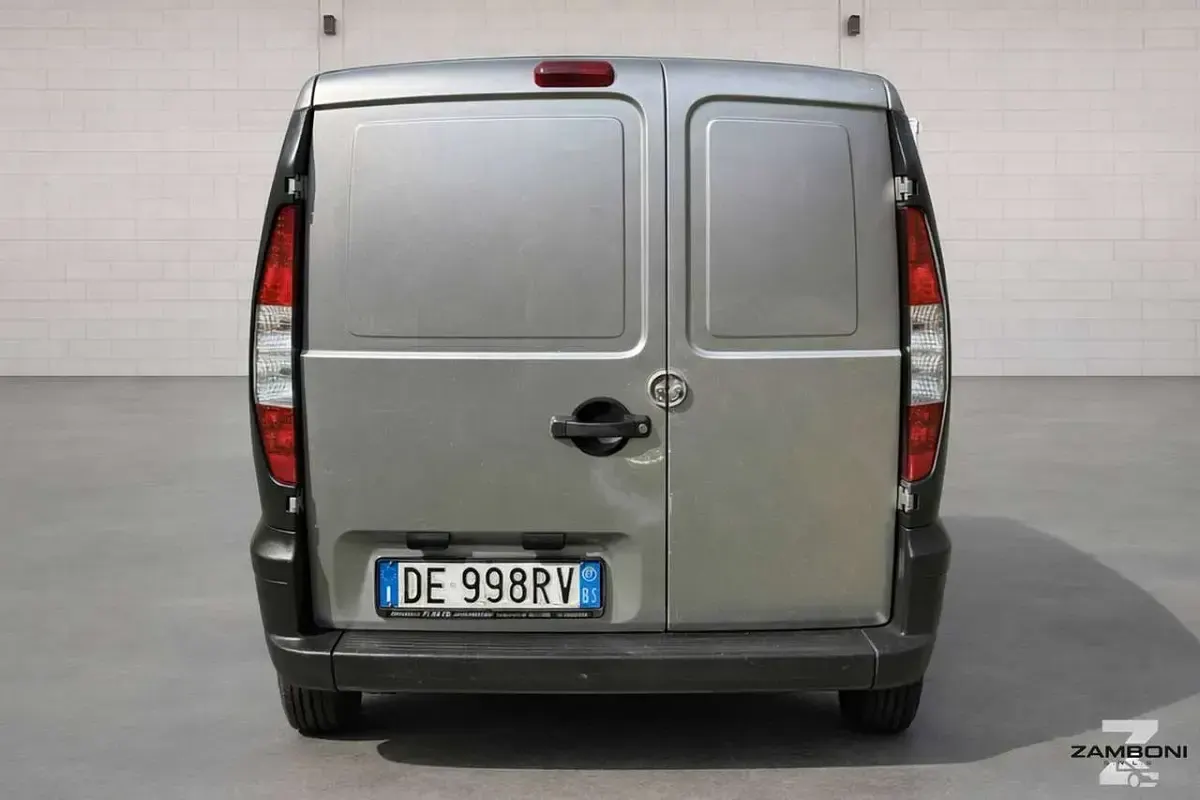 Usata Fiat Doblò 69 CV (50 kW) 2007 Grigio Monovolume