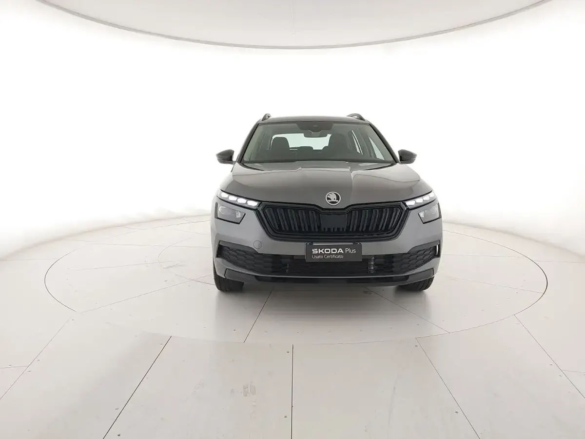 Usata Skoda Kamiq 110 CV (80 kW) 2023 Grigio graphite metallizzato SUV