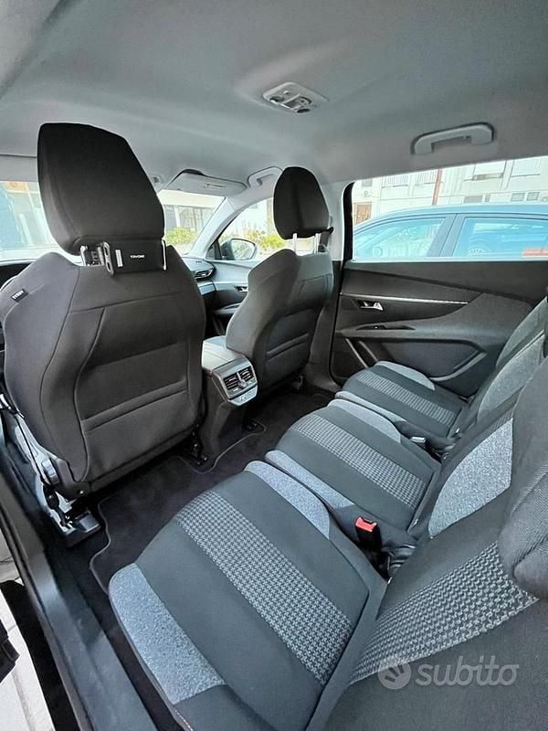 Usata Peugeot 5008 Business-Line 120 CV (88 kW) 2018 Nero SUV