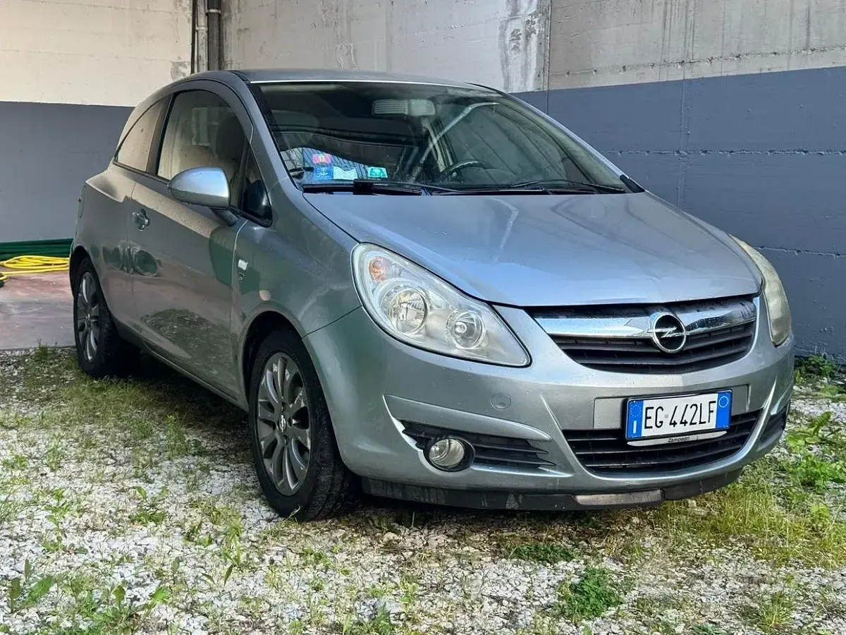 Usata Opel Corsa 86 CV (63 kW) 2011 Grigio Utilitaria