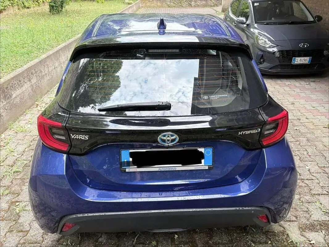 Usata Toyota Yaris Hybrid Trend 92 CV (67 kW) 2021 Blu/azzurro Berlina