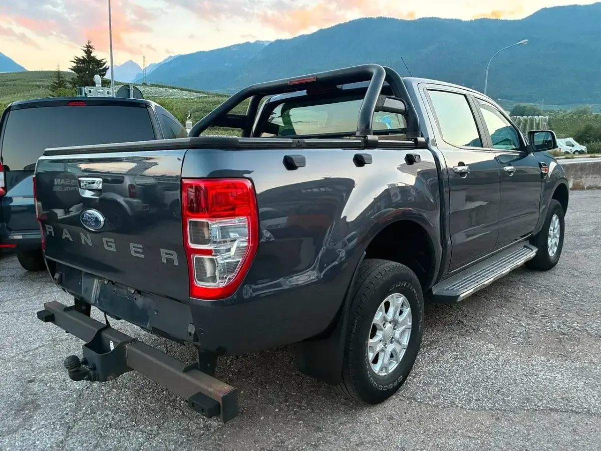 Usata Ford Ranger XLT 160 CV (117 kW) 2018 Grigio Pick-up