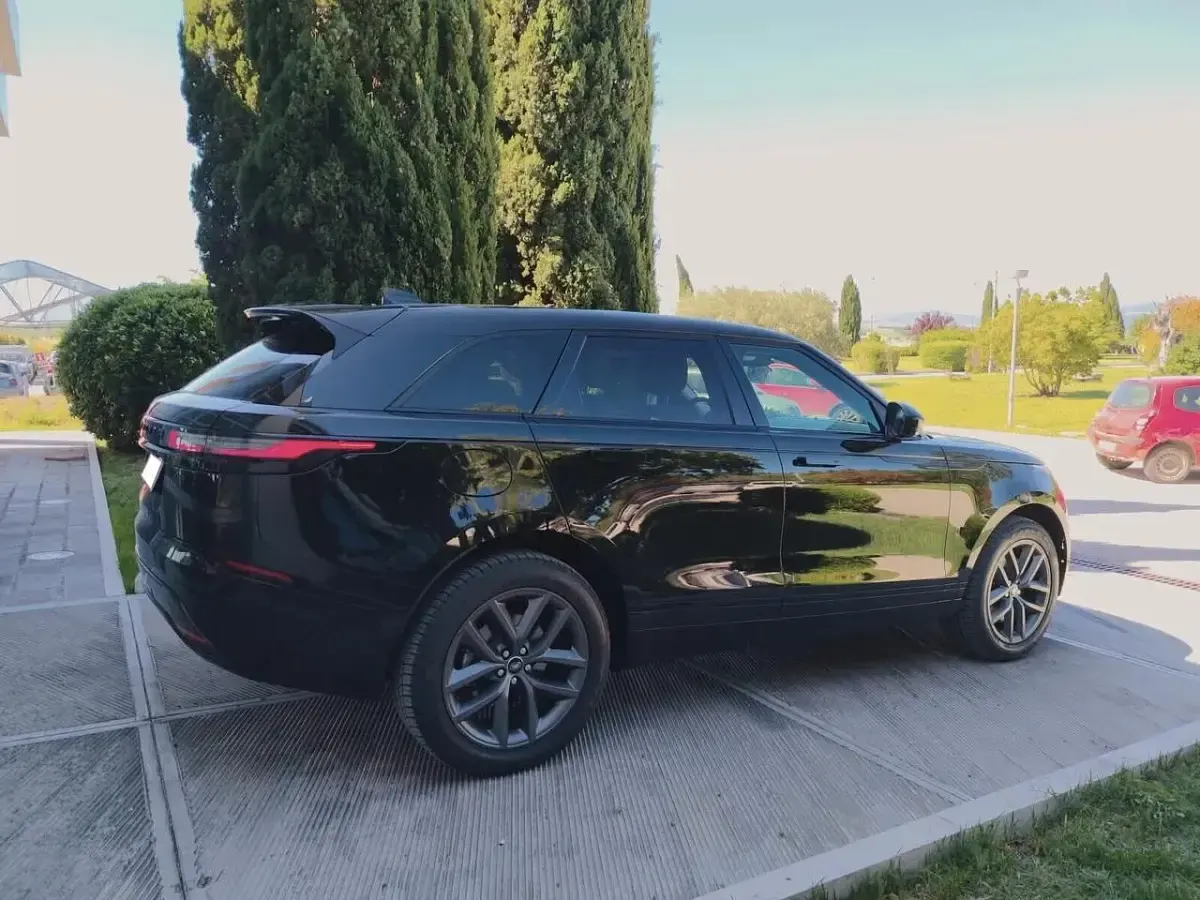 Używany Land Rover Range Rover Velar SE Dynamic 300 KM (220 kW) 2024 Czarny SUV
