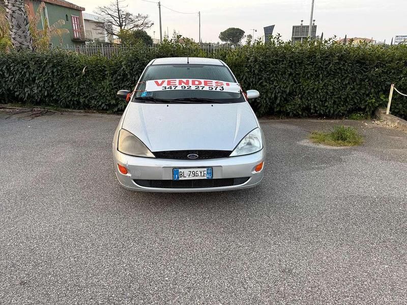 Usata Ford Focus Ambiente 90 CV (66 kW) 2000 Argento Berlina