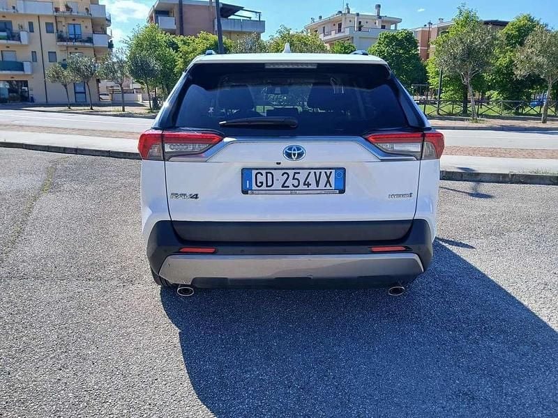 Second-hand Toyota RAV4 Hybrid 178 CP (130 kW) 2021 Alb SUV