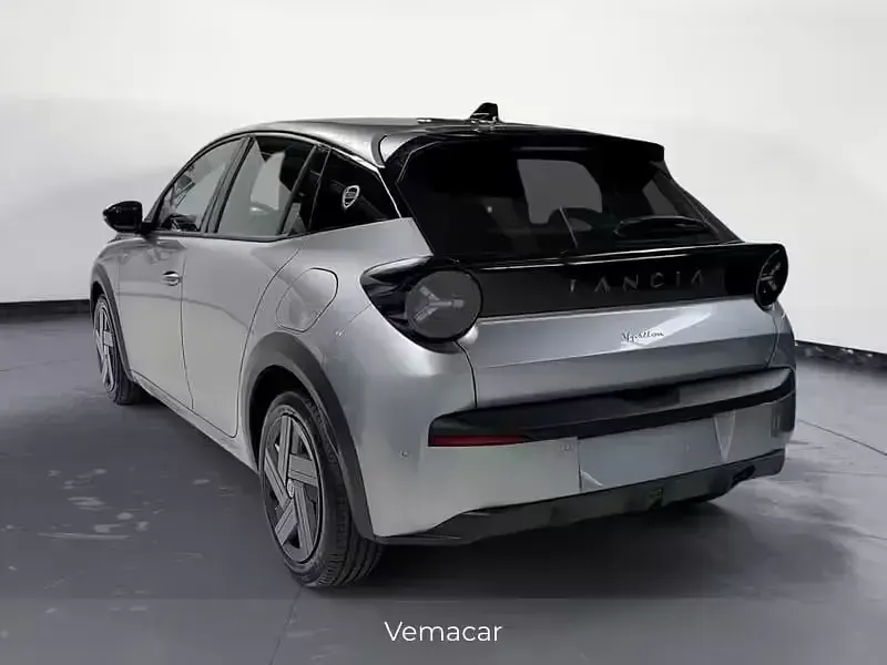 Nuova Lancia Ypsilon 110 CV (80 kW) 2026 Grigio Utilitaria