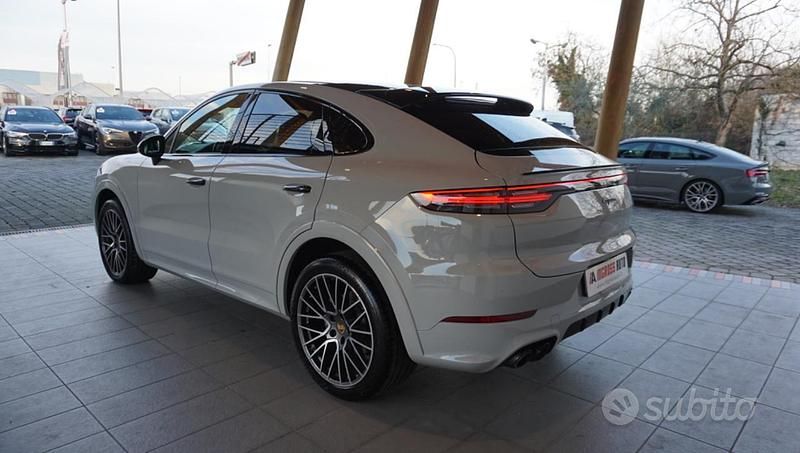 Usata Porsche Cayenne 340 CV (250 kW) 2021 Grigio SUV